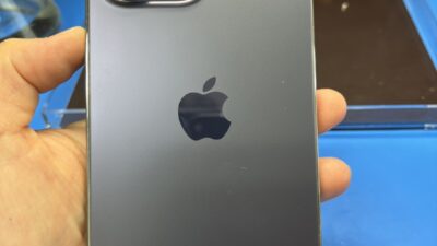 iPhone14Promax背面ガラスが割れてしまった【iPhone修理熊谷】