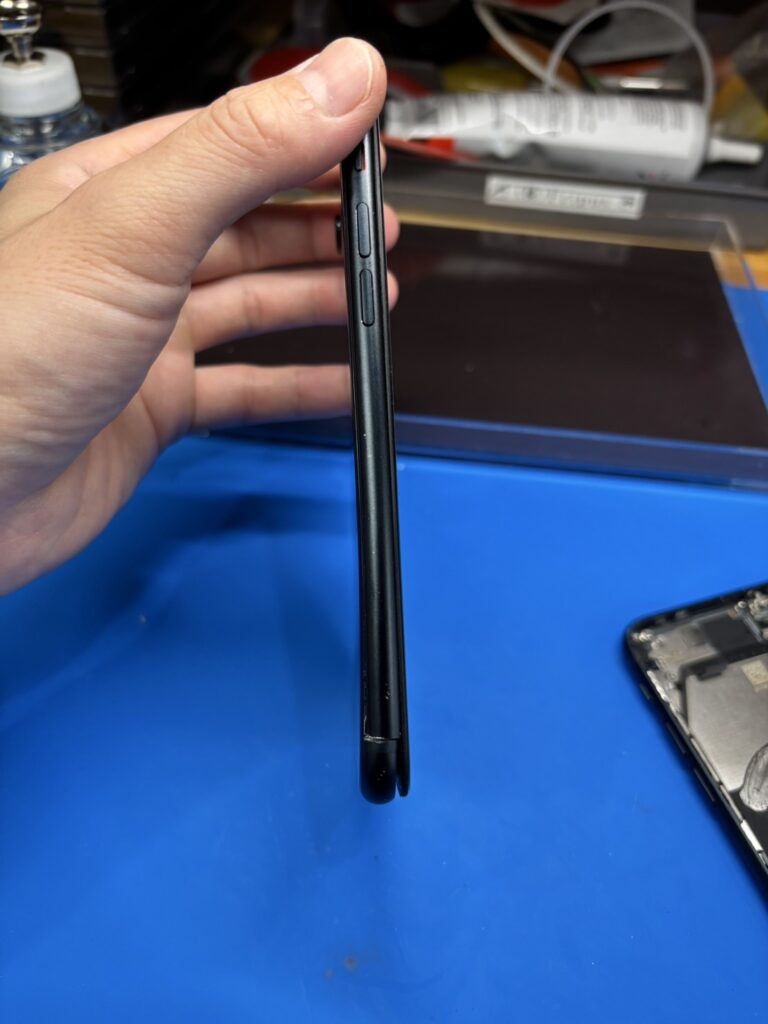iPhoneSE3バックフレーム