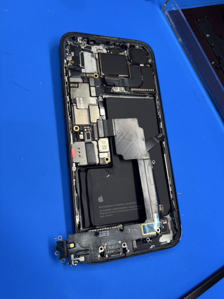 iPhone15Promaxドックコネクタ交換1