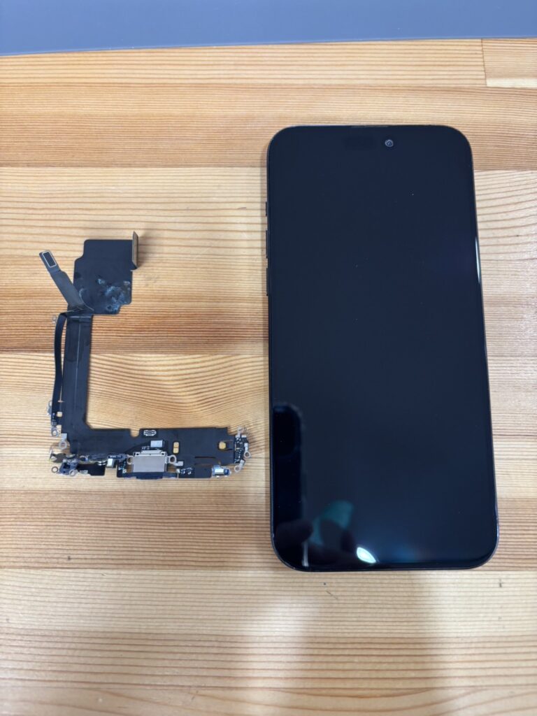 iPhone15Promaxドックコネクタ交換