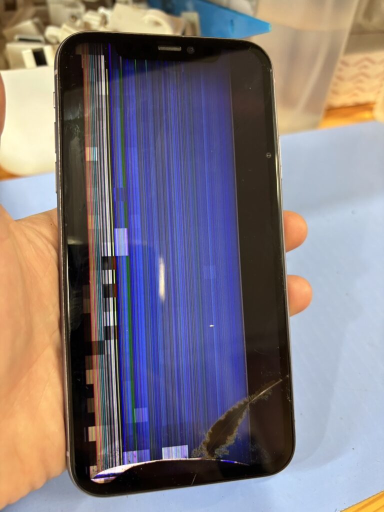 iPhone11画面割れ 画面交換
