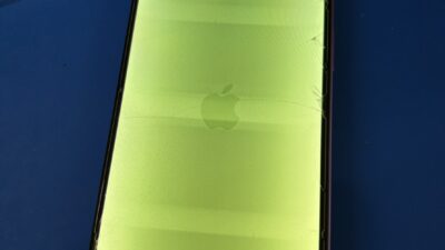 iPhone12　OLED画面がグリーンフラッシュ【iPhone修理熊谷】