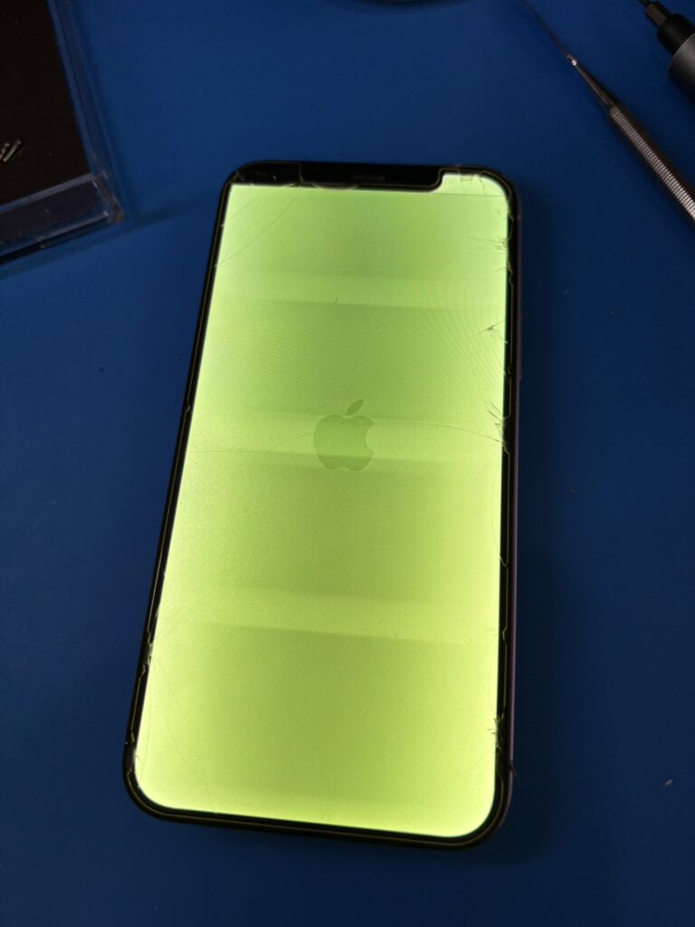 iPhone12 グリーンフラッシュ画面交換
