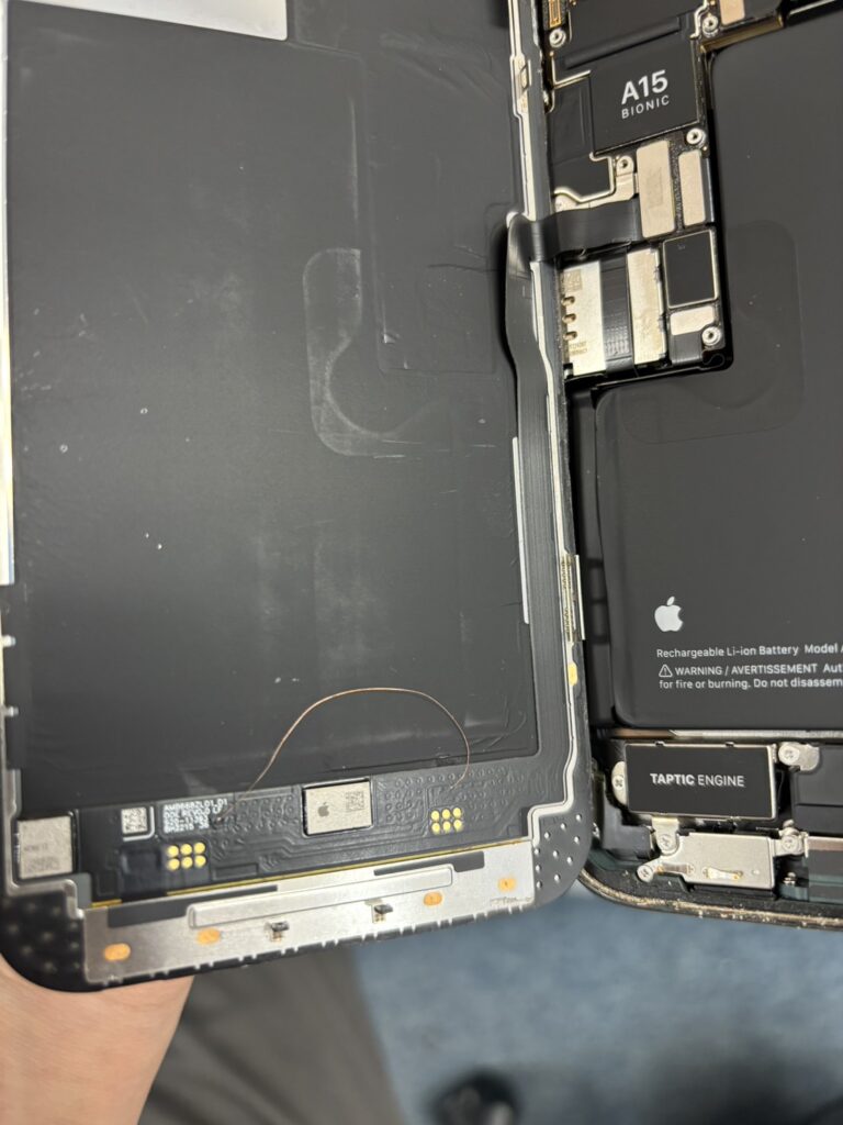 iPhone13pro ホワイトスクリーン