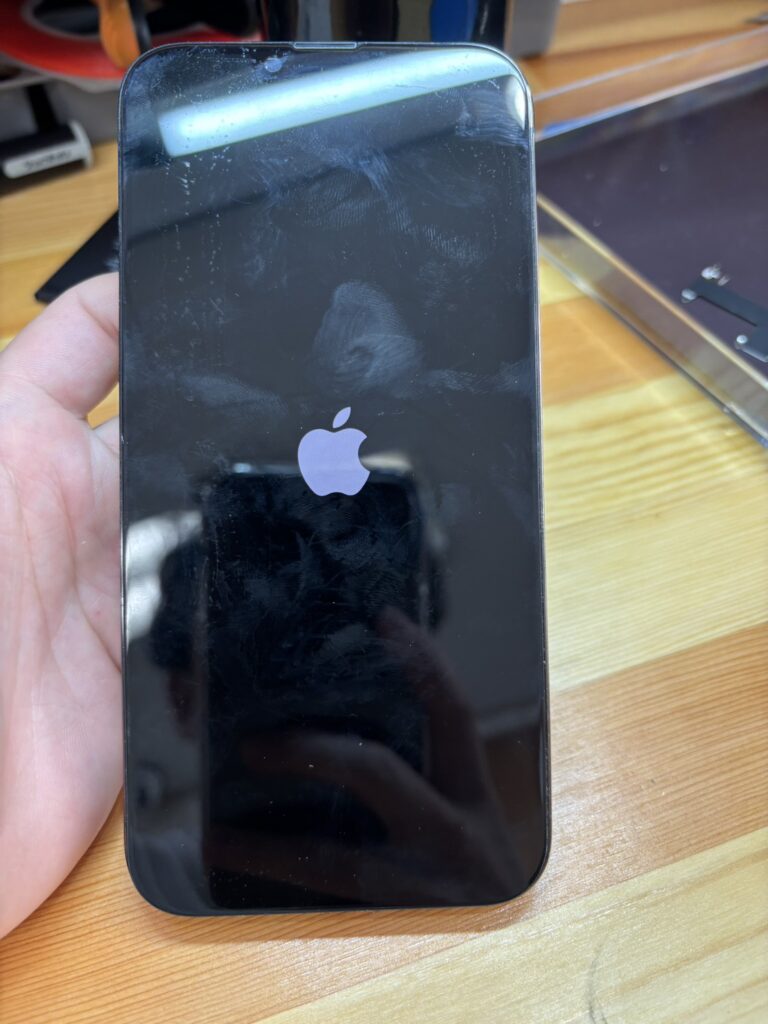 iPhone13pro ホワイトスクリーン