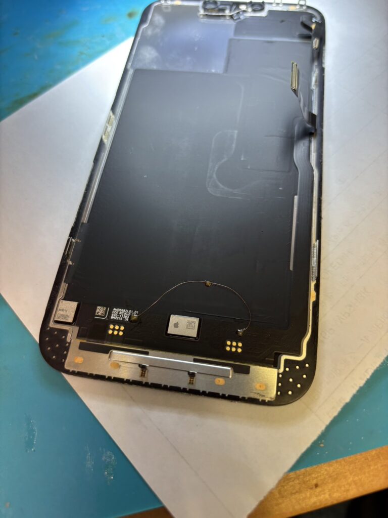 iPhone13pro ホワイトスクリーン