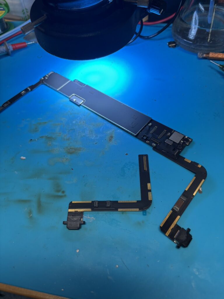 iPad7 ドックコネクタ交換