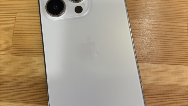 iPhone14Proバックガラス割れ【iPhone修理熊谷】