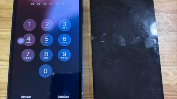 iPhone12mini画面表示不良【iPhone修理熊谷】